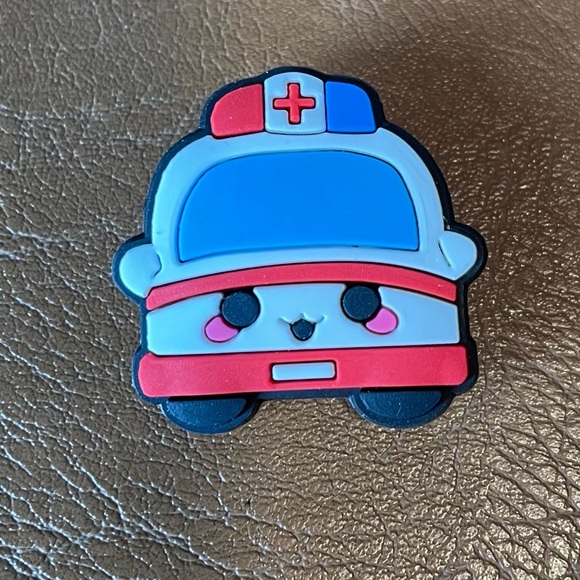 Ambulance Croc Charm - Picture 2 of 3